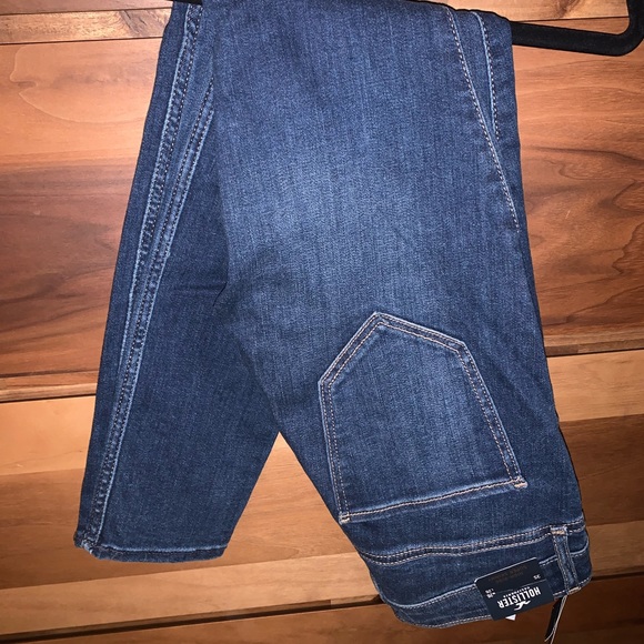 Hollister ‘High-Rise Super Skinny’ jeans - Picture 2 of 3